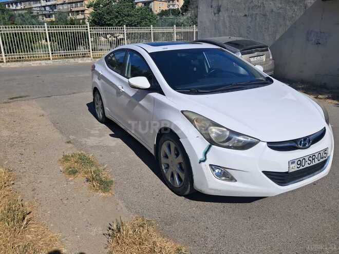 Hyundai Elantra-3
