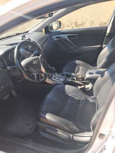 Hyundai Elantra-5