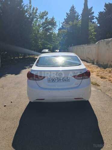 Hyundai Elantra-6