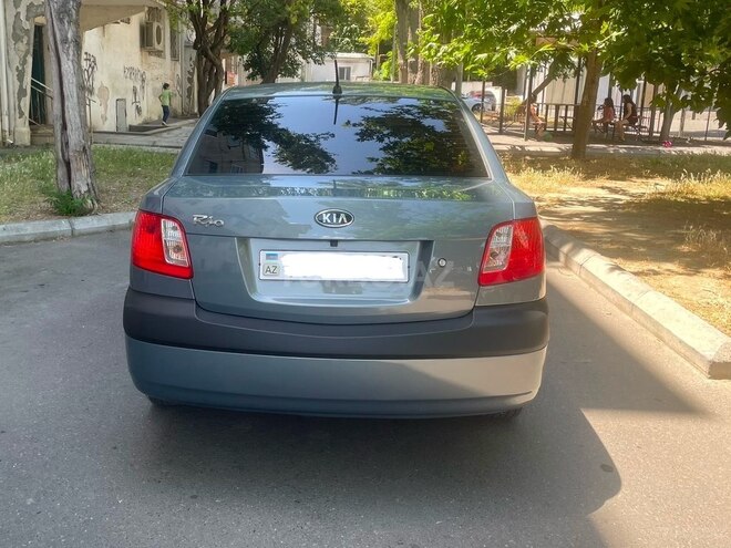 Kia Rio-5