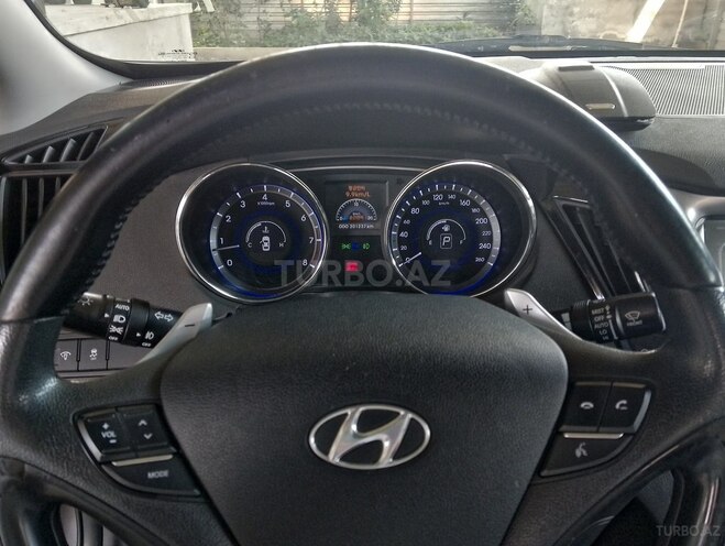 Hyundai Sonata-15