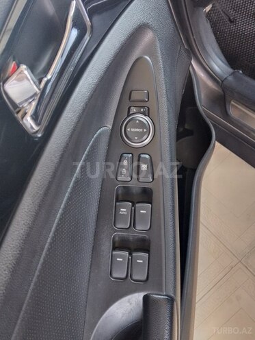 Hyundai Sonata-17