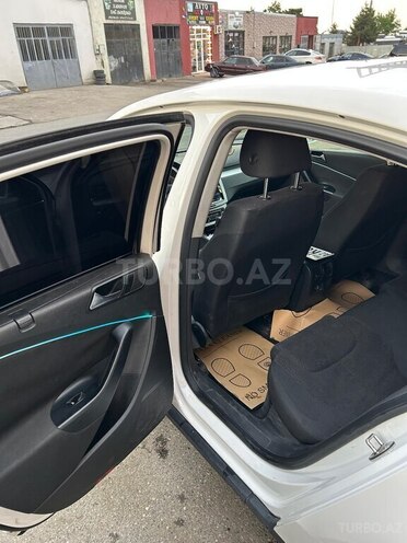 Volkswagen Passat-16