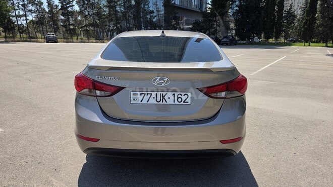 Hyundai Elantra-2