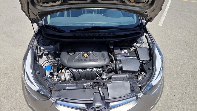 Hyundai Elantra-3
