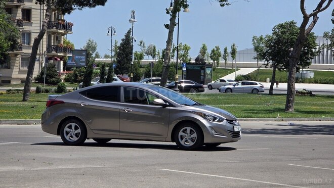 Hyundai Elantra-4