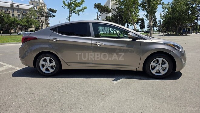 Hyundai Elantra-8