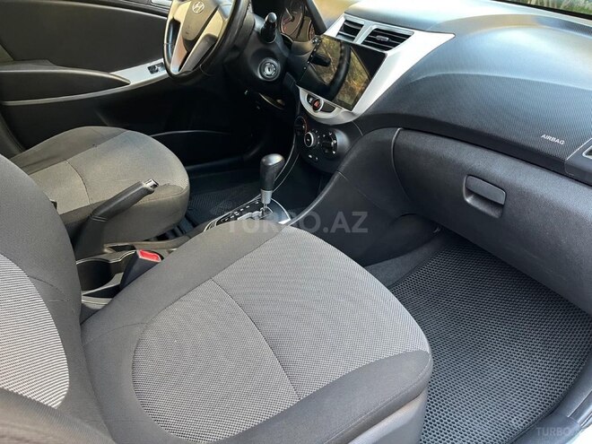 Hyundai Accent-10