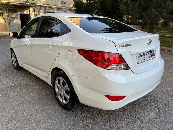 Hyundai Accent-7