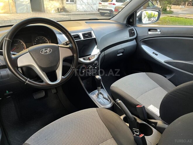Hyundai Accent-9