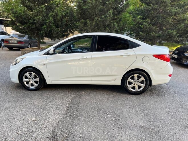 Hyundai Accent-5