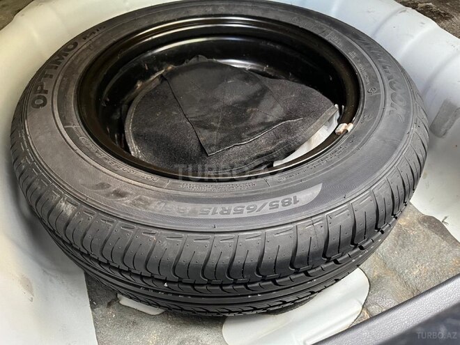 Hyundai Accent-12