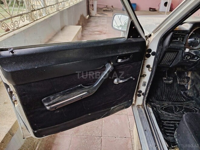 GAZ 24 "Volga"-17
