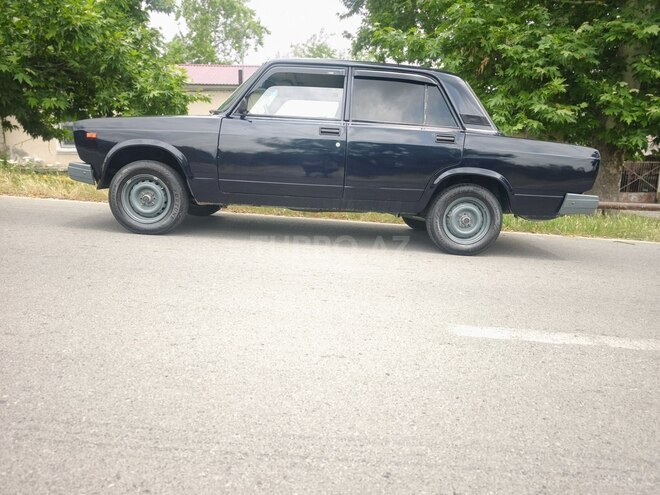 LADA (VAZ) 2107-2