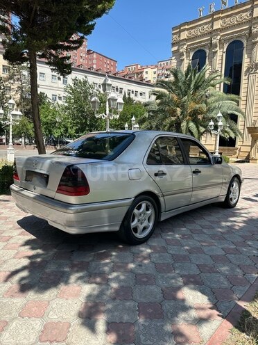 Mercedes C 200-8