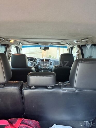 Mitsubishi Pajero-11