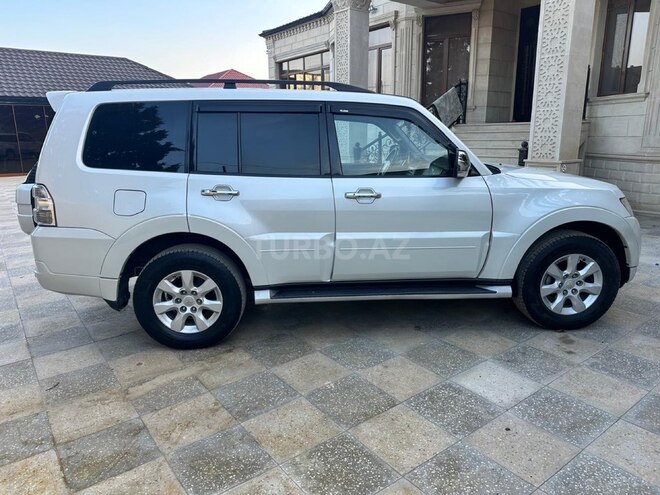 Mitsubishi Pajero-5