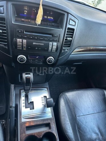 Mitsubishi Pajero-10