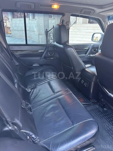 Mitsubishi Pajero-8