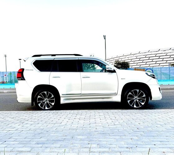 Toyota Land Cruiser Prado-4