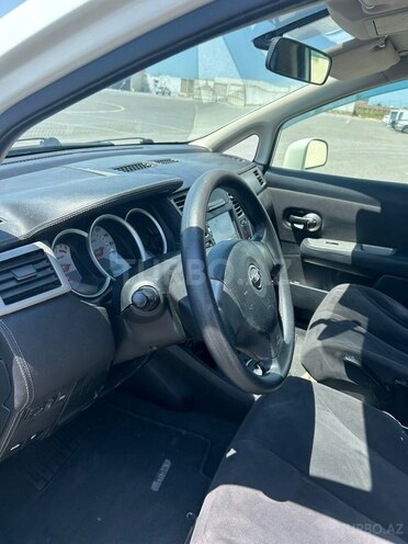 Nissan Tiida-5