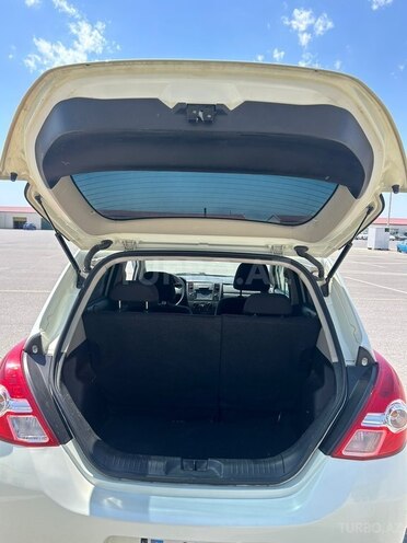 Nissan Tiida-7