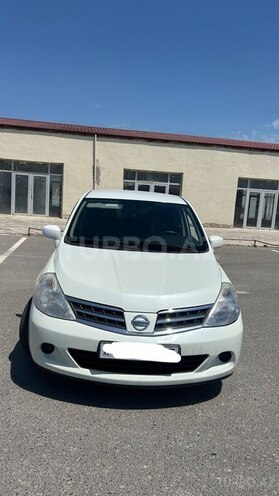 Nissan Tiida-1