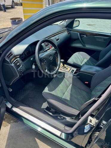 Mercedes E 240-10