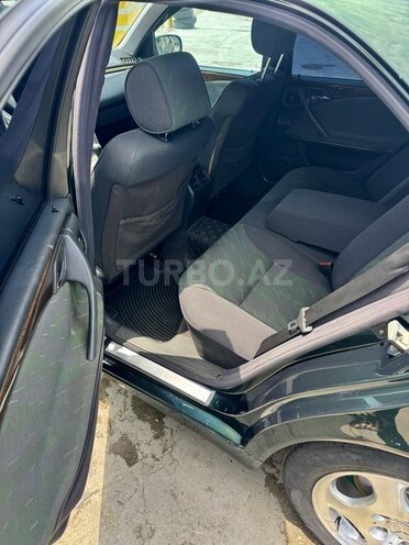 Mercedes E 240-13