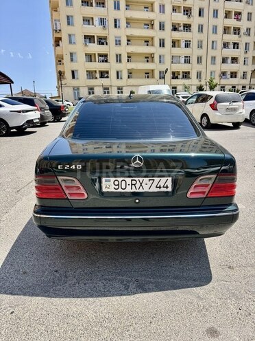 Mercedes E 240-9