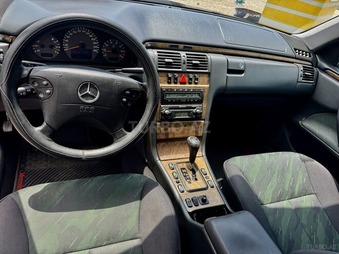 Mercedes E 240-12