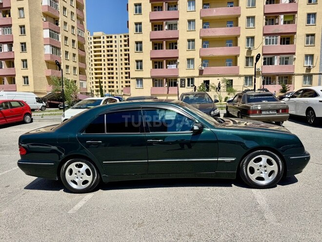 Mercedes E 240-4