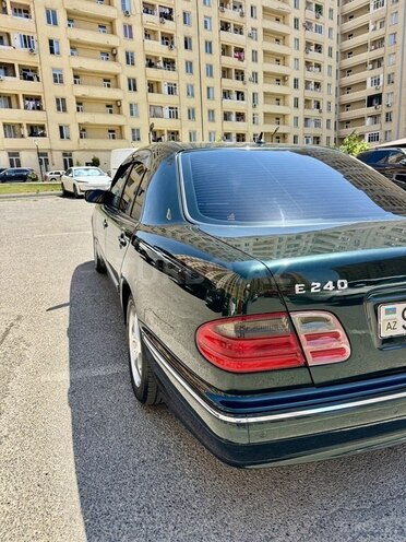 Mercedes E 240-6