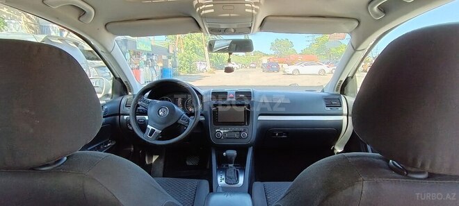 Volkswagen Jetta-13