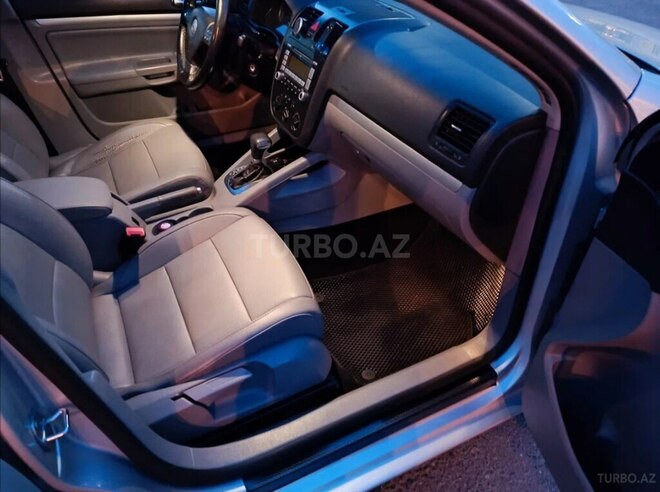 Volkswagen Jetta-8