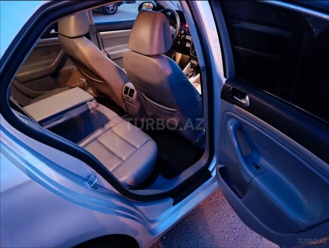 Volkswagen Jetta-11
