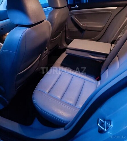 Volkswagen Jetta-12