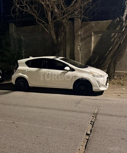 Toyota Aqua-2
