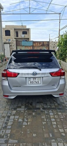 Toyota Corolla Fielder-2