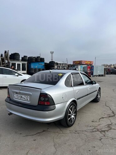 Opel Vectra-4