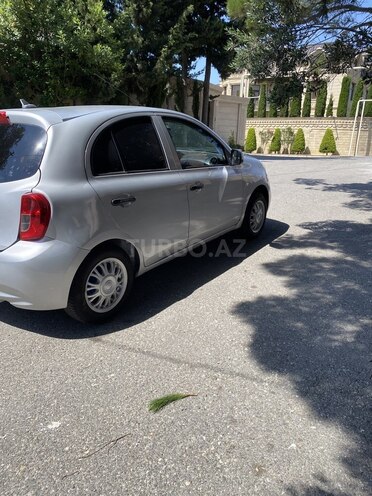 Nissan March-5