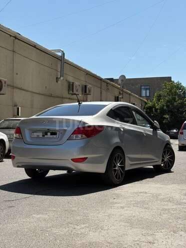 Hyundai Accent-3