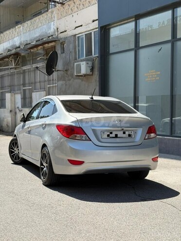 Hyundai Accent-4