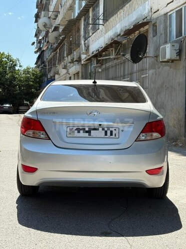 Hyundai Accent-5