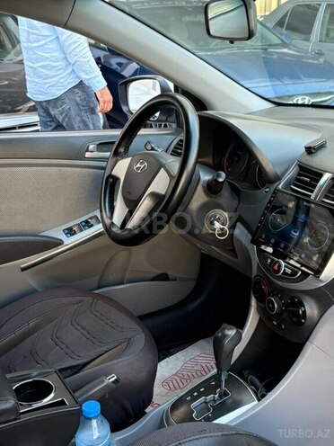 Hyundai Accent-8