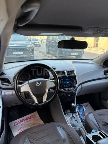 Hyundai Accent-9