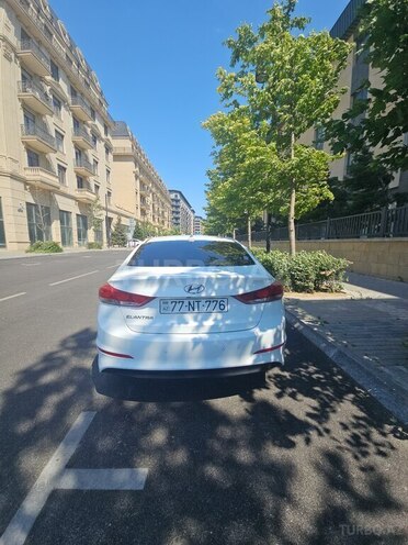 Hyundai Elantra-2