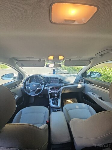 Hyundai Elantra-3