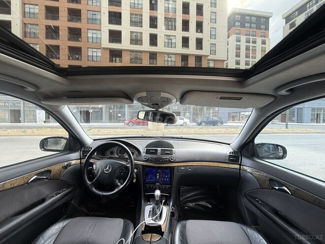 Mercedes E 240-11