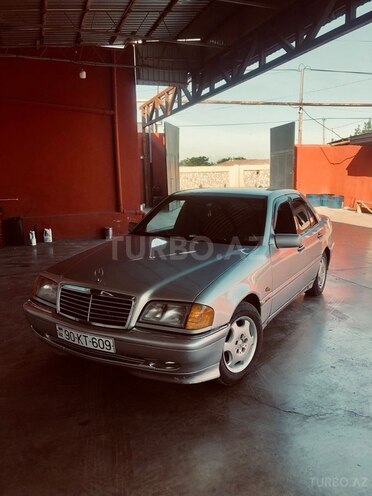 Mercedes C 220-1